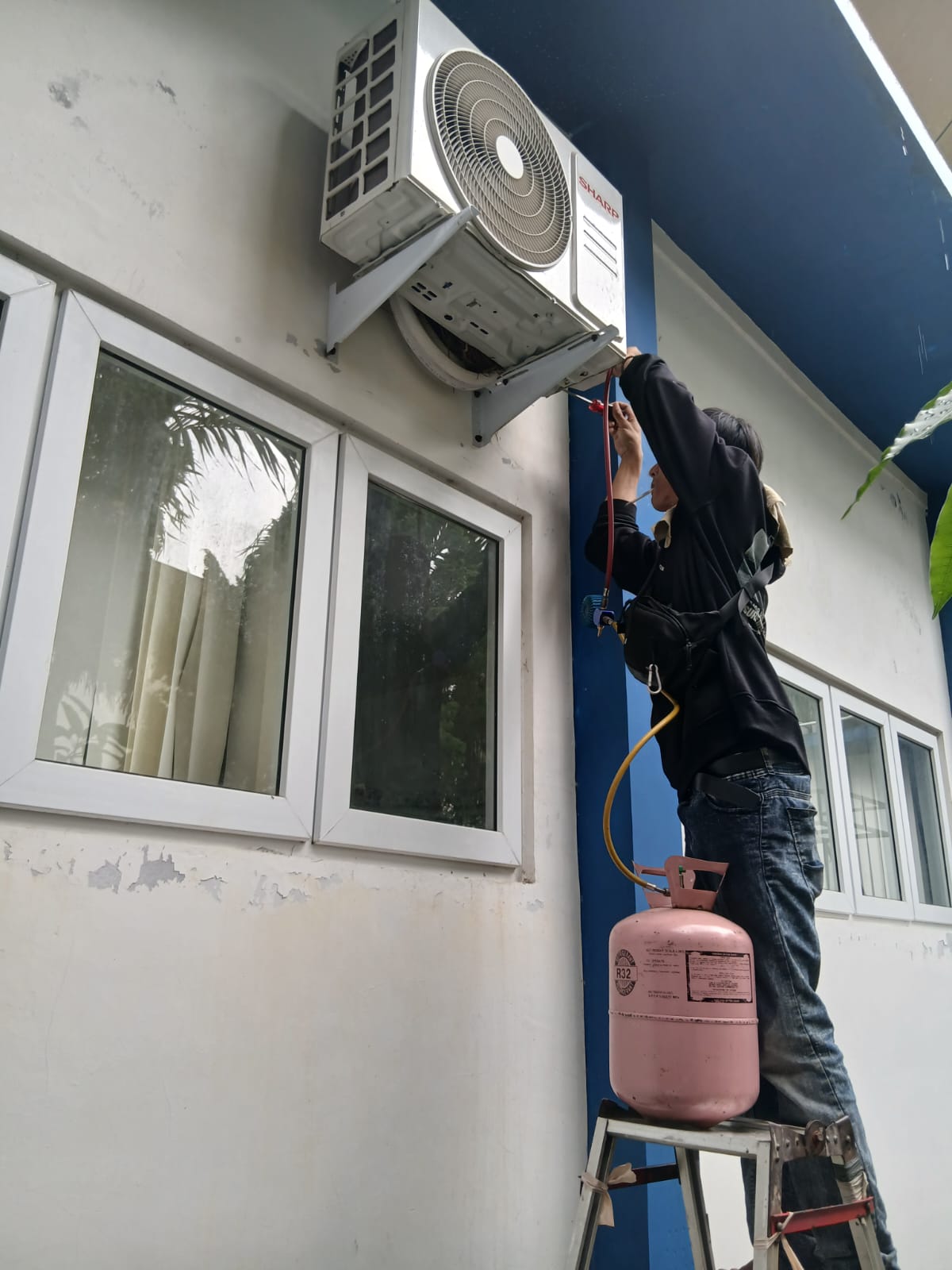 Dokumentasi Pengisian Freon AC 5