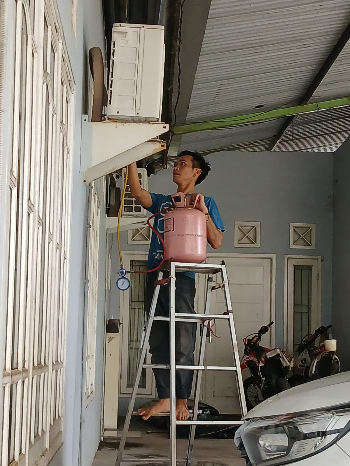 Dokumentasi Pengisian Freon AC 4