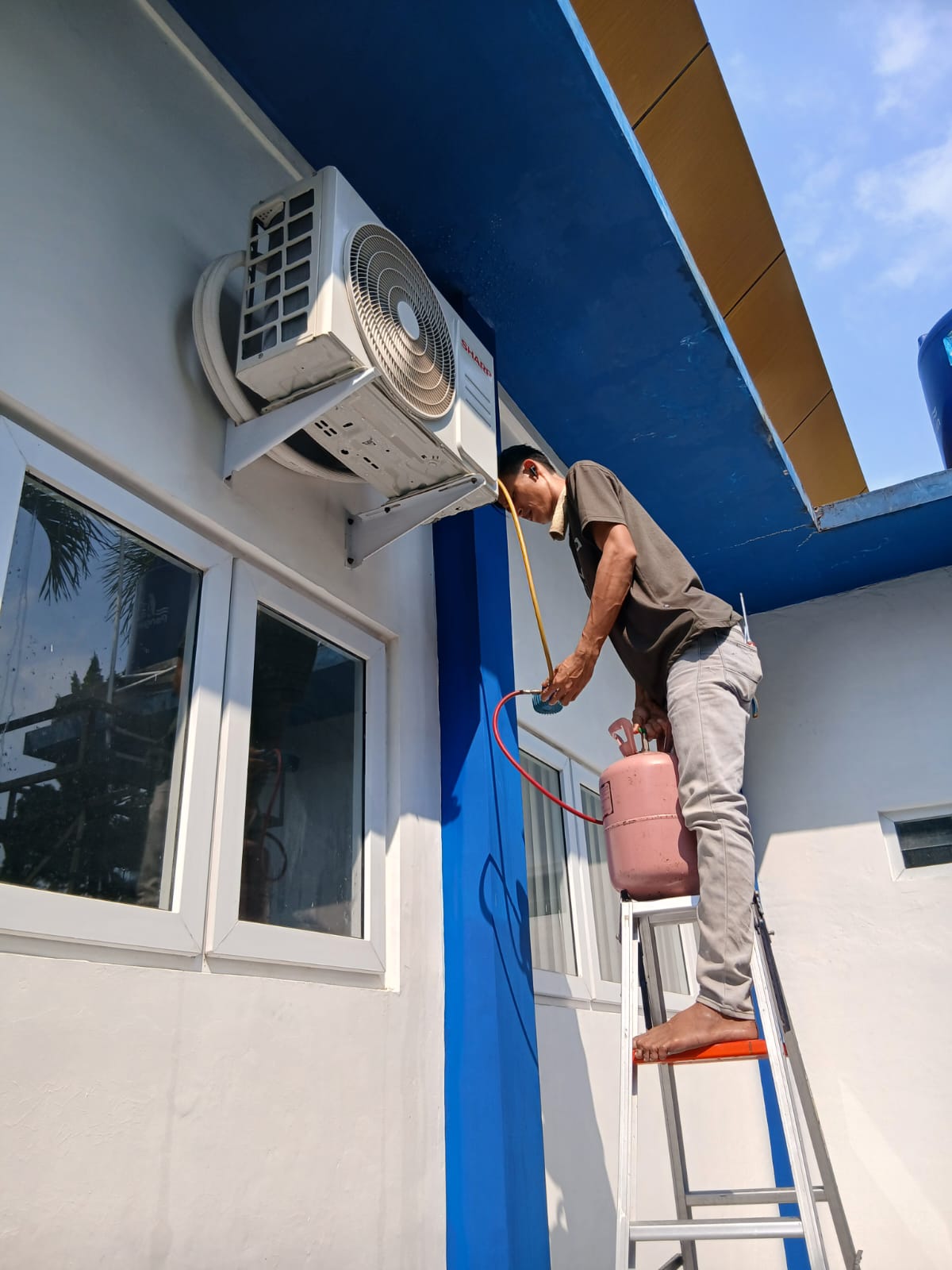 Dokumentasi Pengisian Freon AC 2